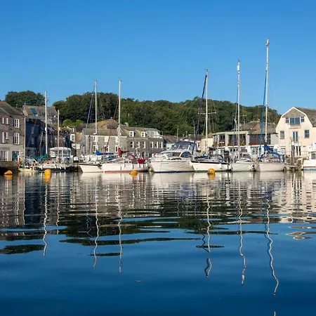 Padstow Lodge *