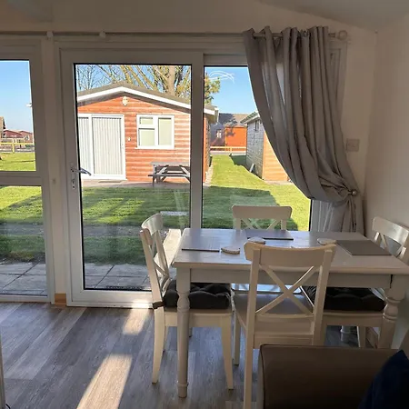בקתה Padstow Lodge *